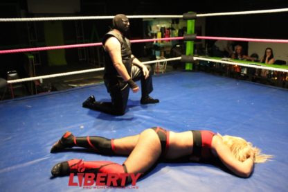 00238: Mississippi Mauler vs. Lizzie Thorne - Image 4