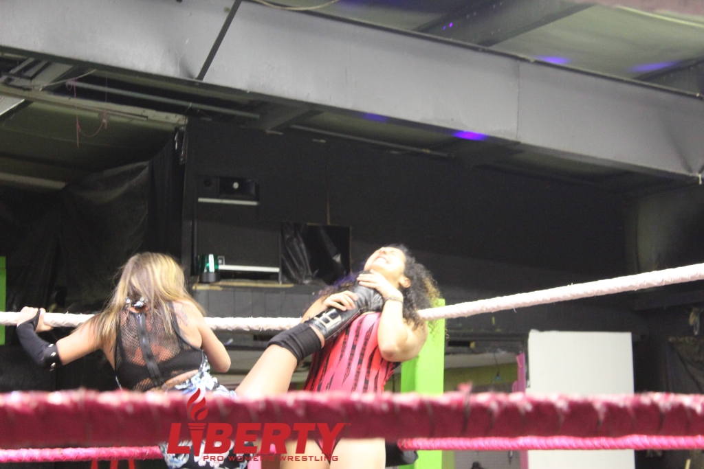 00413: Fantasy vs. Sofía Castillo - Image 4