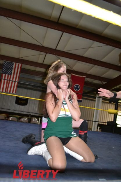 00472: Miss Beronica vs. Little Bit - Image 4
