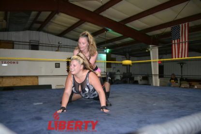 00475: Samantha Starr vs. Little Bit - Image 3