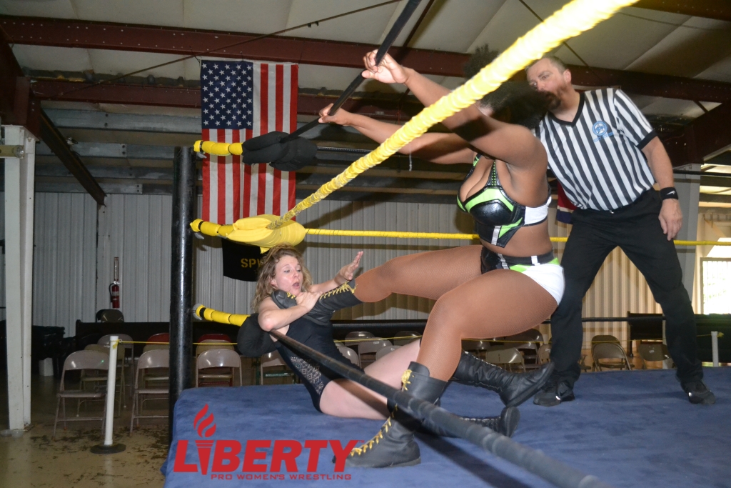 00480: Little Bit vs. Cassandra Golden - Image 3