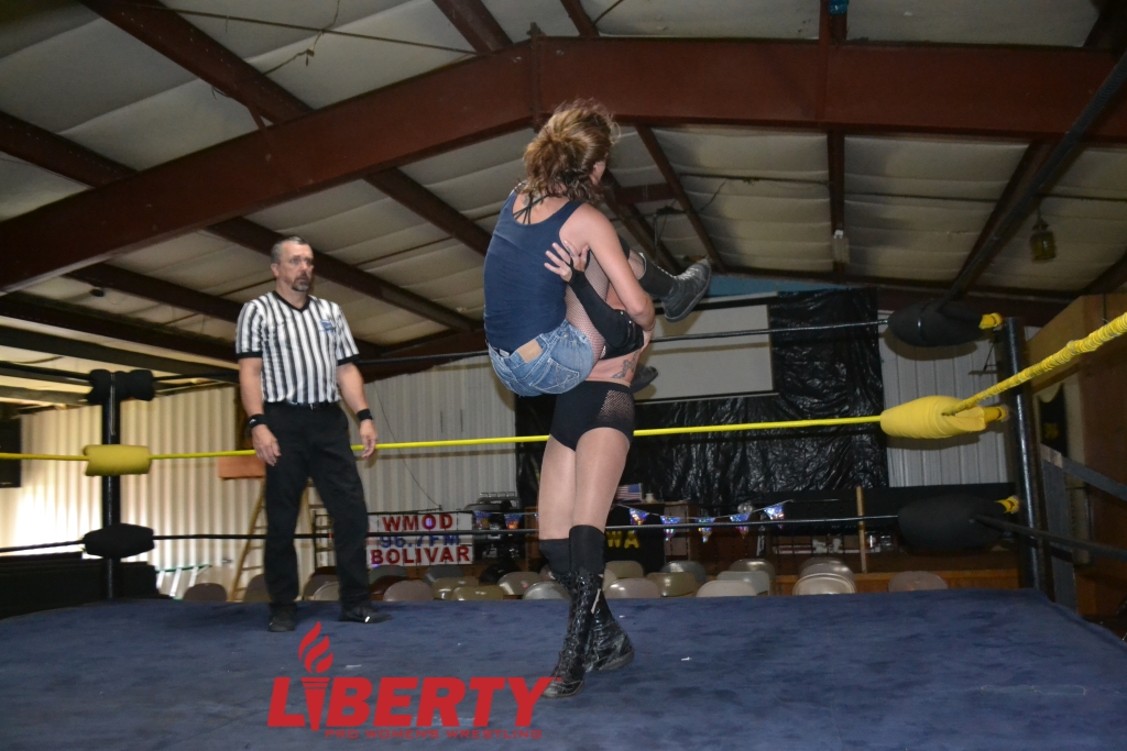 00483: Fantasy vs. Brittany Love - Image 3
