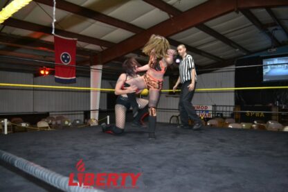 00628: Salena Dean vs. Nikki Lane - Image 4