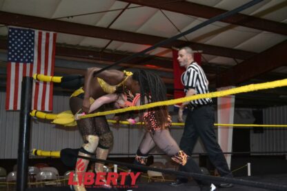 00647: Salena Dean vs. Queen Aminata - Image 4