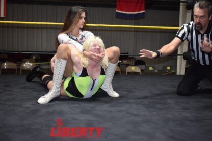 00668: Diana Taylor vs. Miss Beronica - Image 3