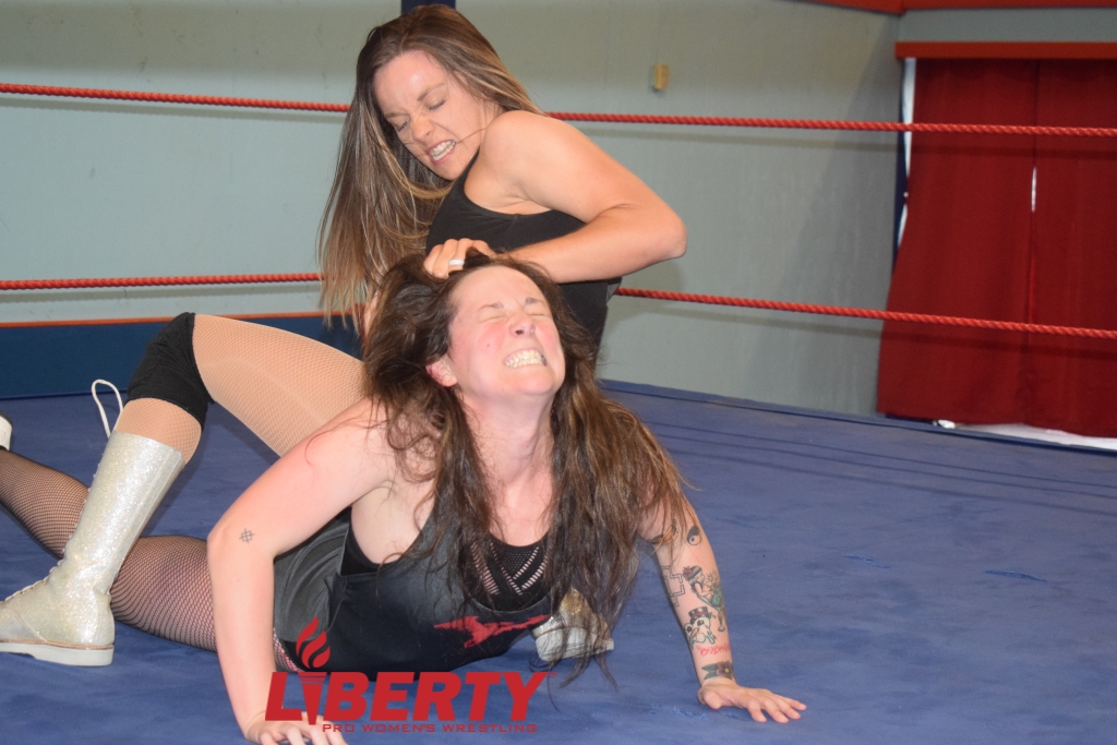 00792: Salena Dean vs. Nikki Victory - Image 3