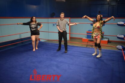 00853: Tracy Taylor vs. Reyna Pink