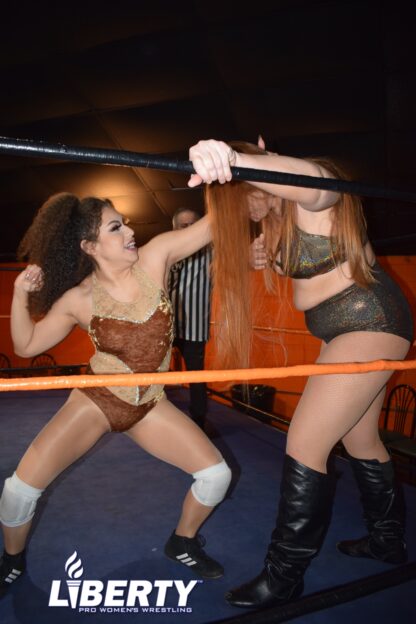 00948: Skylar Slice vs. Alejandra Lion - Image 3