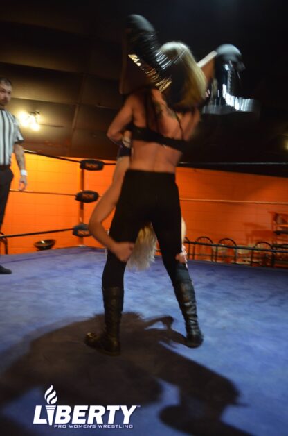 00998: Little Bit vs. Diana Taylor - Image 4