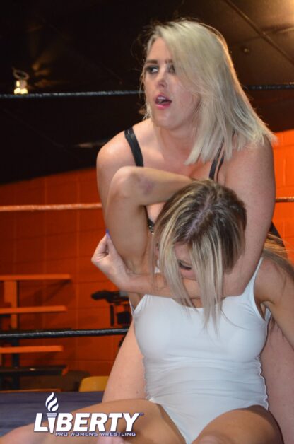 00999: Gemma Jewels vs. Katie Gannon - Image 3