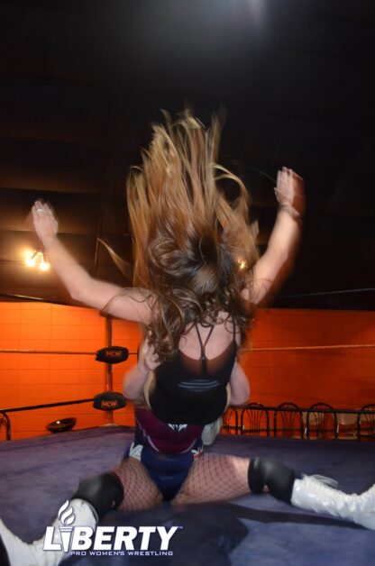 01004: Eden Von Engeland vs. Nikki Victory - Image 5