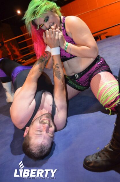 01008: Twisted Trixie vs. Chris Black - Image 5
