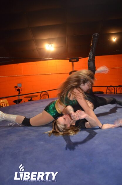 01019: Little Bit vs. Nikki Victory - Image 3
