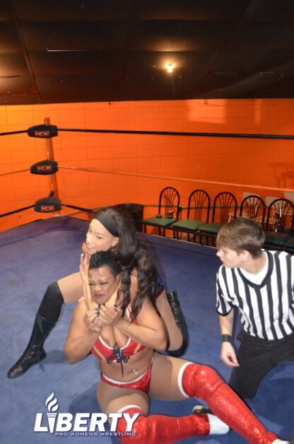 01020: Vanity vs. Kaci Lennox