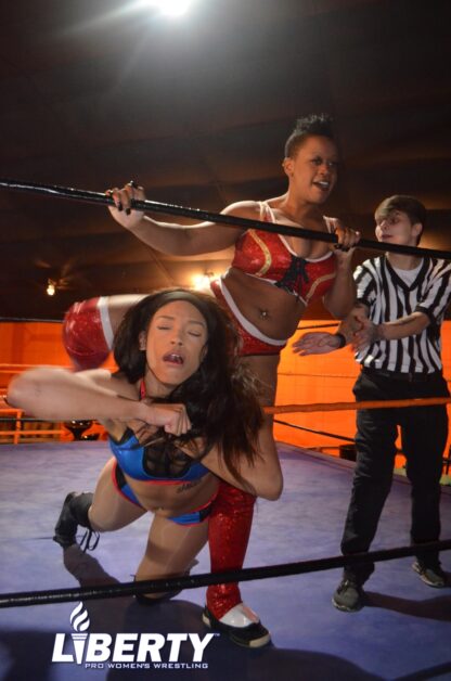 01020: Vanity vs. Kaci Lennox - Image 3