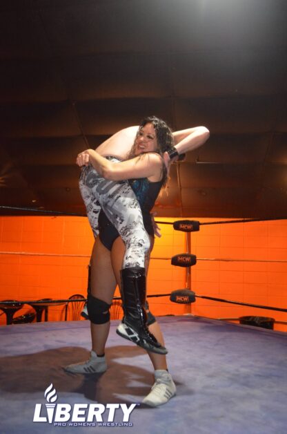 01027: Trent Daniels vs. Freya the Slaya - Image 4