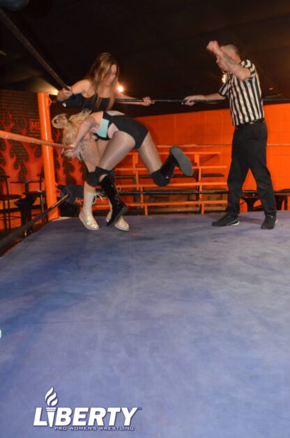 01030: Nikki Victory vs. Diana Taylor - Image 2