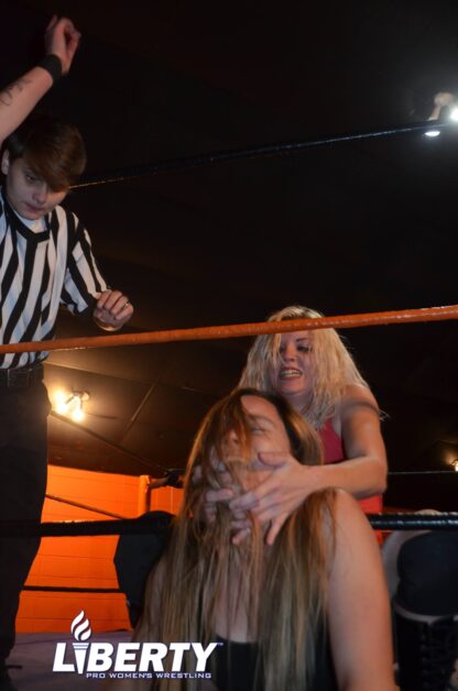 01032: Nikki Victory vs. Diana Taylor - Image 4