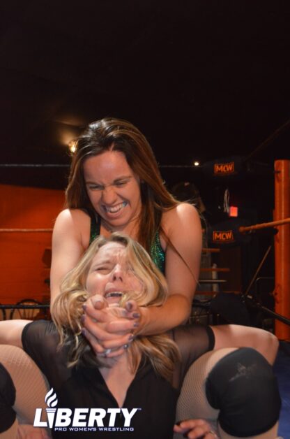 01039: Nikki Victory vs. Little Bit - Image 2