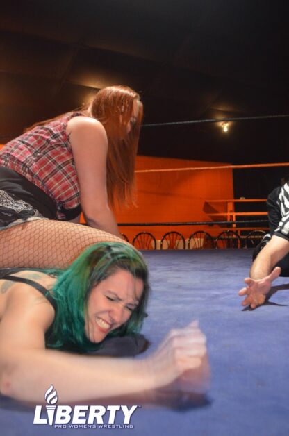 01044: Jessie Belle vs. Bashley Bones - Image 2