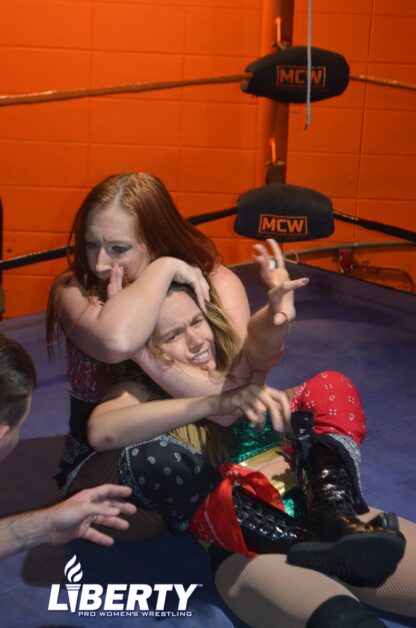 01046: Nikki Victory vs. Jessie Belle - Image 3