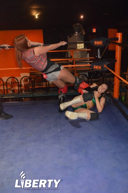 01046: Nikki Victory vs. Jessie Belle - Image 4