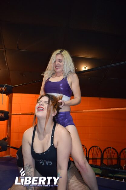 01062: Katelynn Black vs. Diana Taylor - Image 2