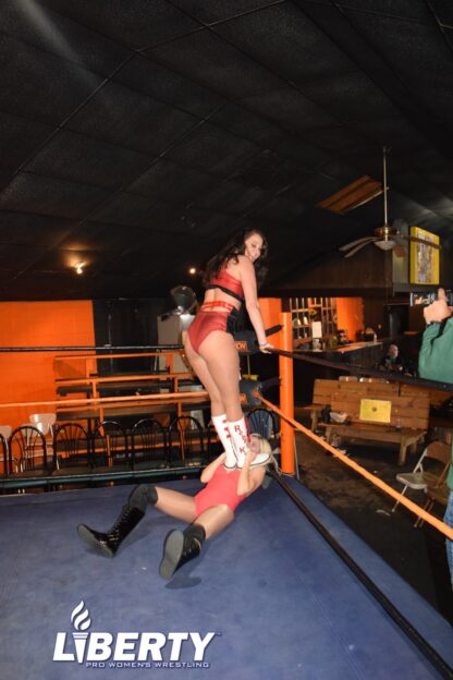 01070: Rebel Kel vs. Diana Taylor - Image 3