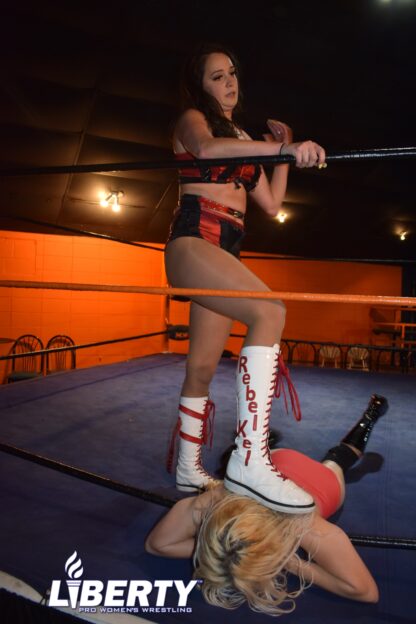 01070: Rebel Kel vs. Diana Taylor - Image 5