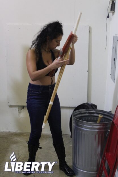01695: Sofía Castillo vs. Su Yung - Image 3