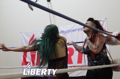 01718: Gina Sais Quoi vs. Bashley Bones - Image 3